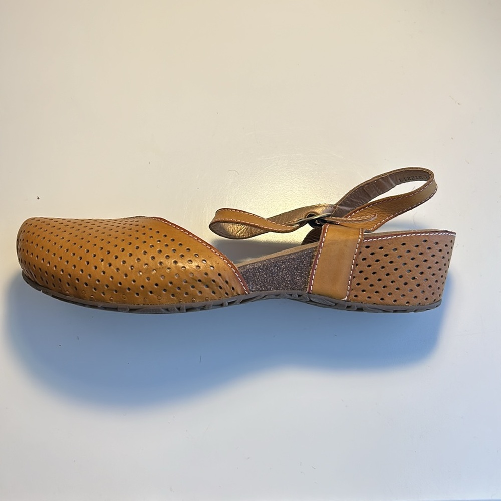 L’Artiste by Spring Step Lizzie leather platform clog size 40 - never worn NWOT